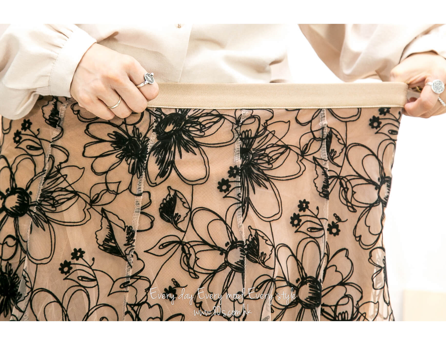 2215-1188A- 氣質感 - DOUBLE LAYER網布 ‧ 花花刺繡 ‧ 橡根腰半截裙 (有厘布) (韓國)  -